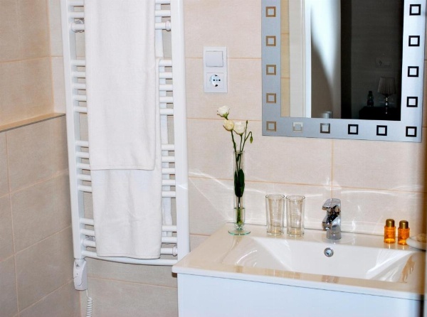 Anabelle Bed and Budapest image 156