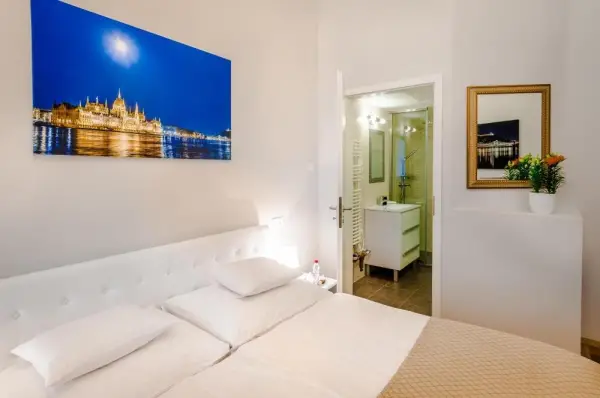 Anabelle Bed and Budapest 9